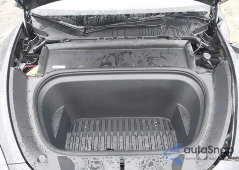 2022 Tesla Model Y Long Range Dual Motor All-Wheel Drive z USA, uszkodzony, nr VIN 7SAYGDEE4NF447159